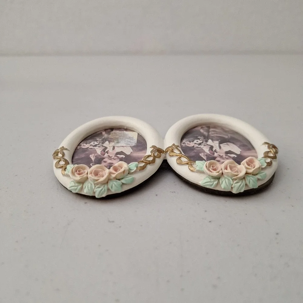 Vintage MCM Double Picture Frame Roses‎ Design Carved Wood TAIWAN 3.5